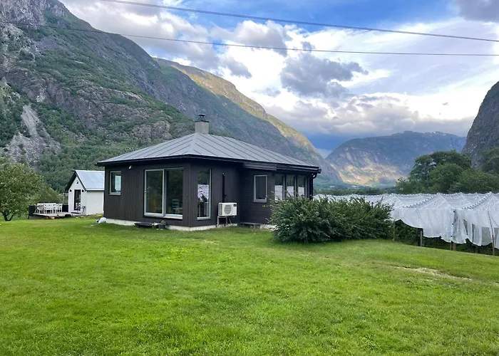 Jordeplegarden Holiday Home - Part Of A Farm - Two Buildings - Close To Flam