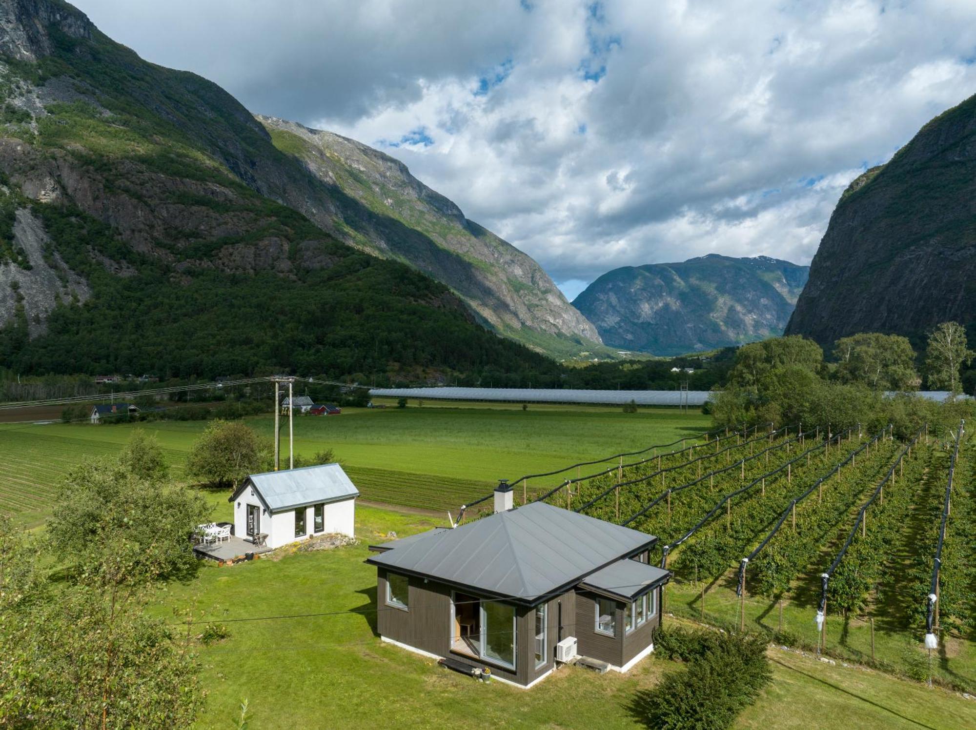 Holiday home Jordeplegarden - Part Of A Farm - Two Buildings - Close To Flam