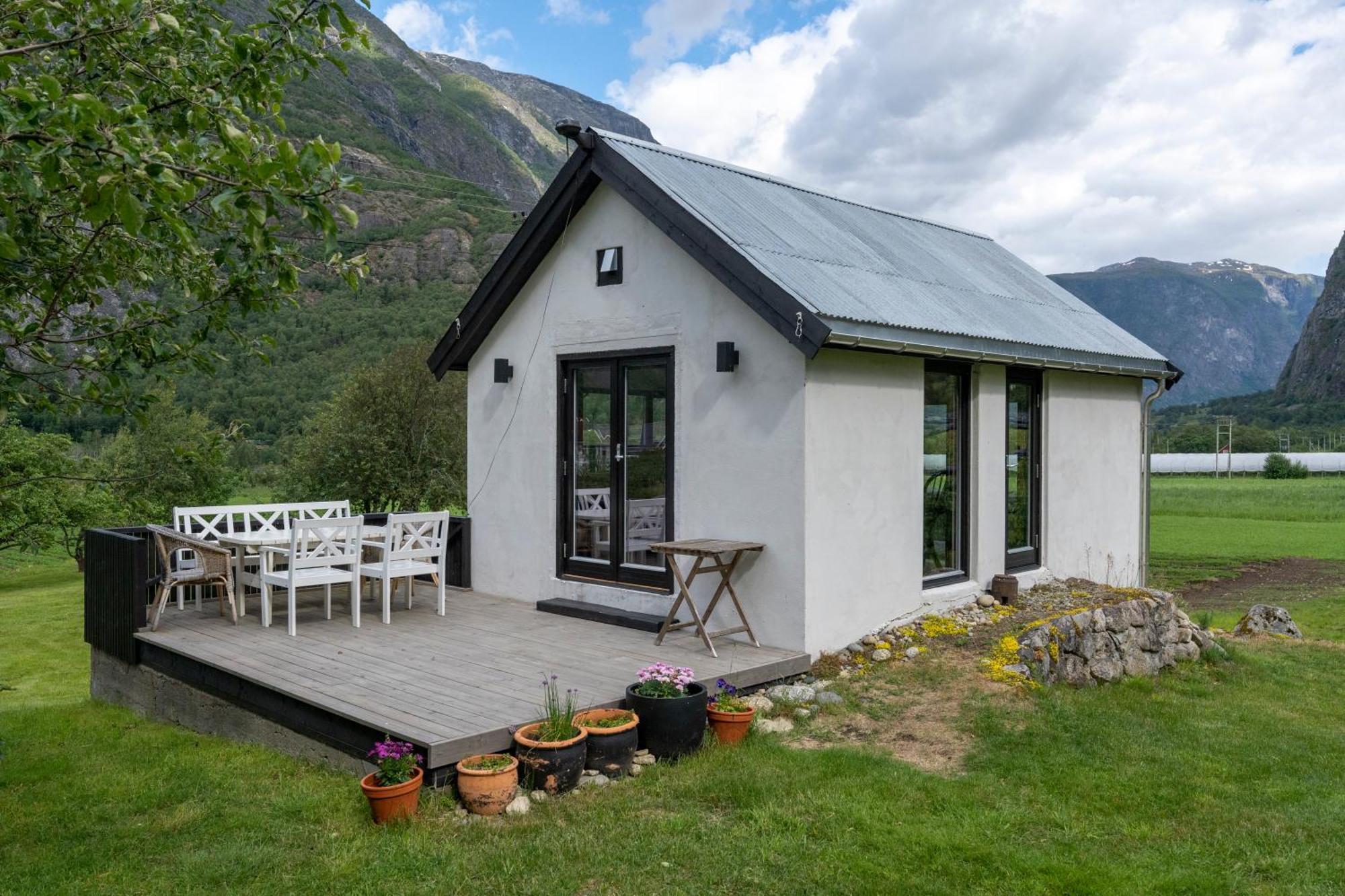 Holiday home Jordeplegarden - Part Of A Farm - Two Buildings - Close To Flam *
