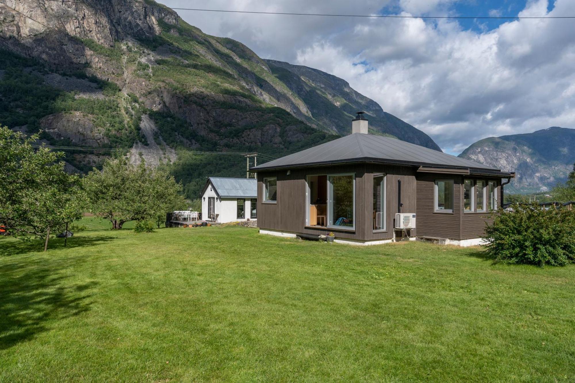 Holiday home Jordeplegarden - Part Of A Farm - Two Buildings - Close To Flam Laerdalsoyri