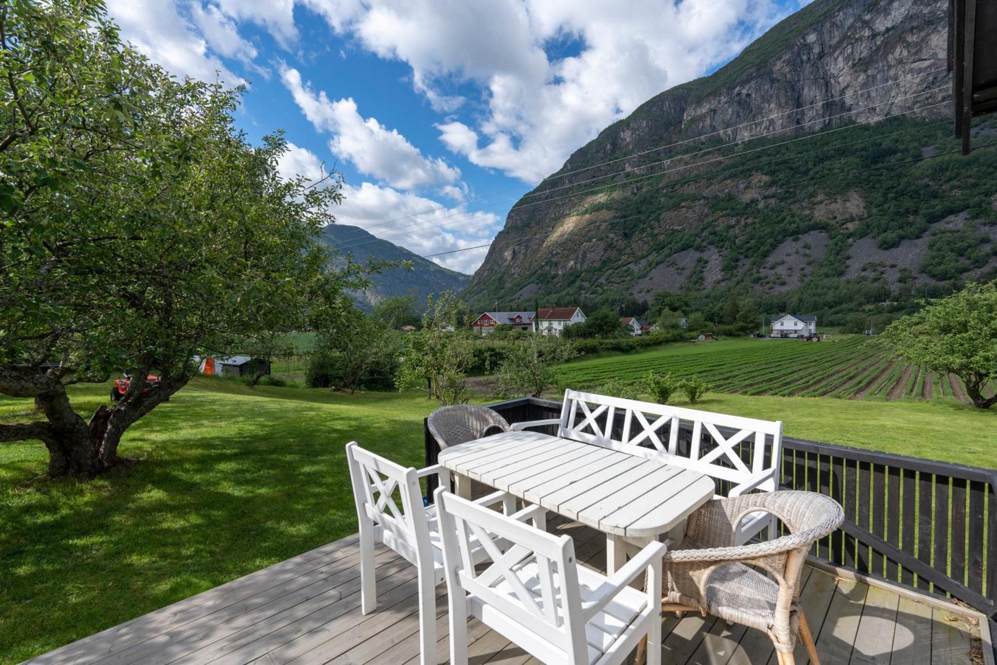 Jordeplegarden - Part Of A Farm - Two Buildings - Close To Flam *