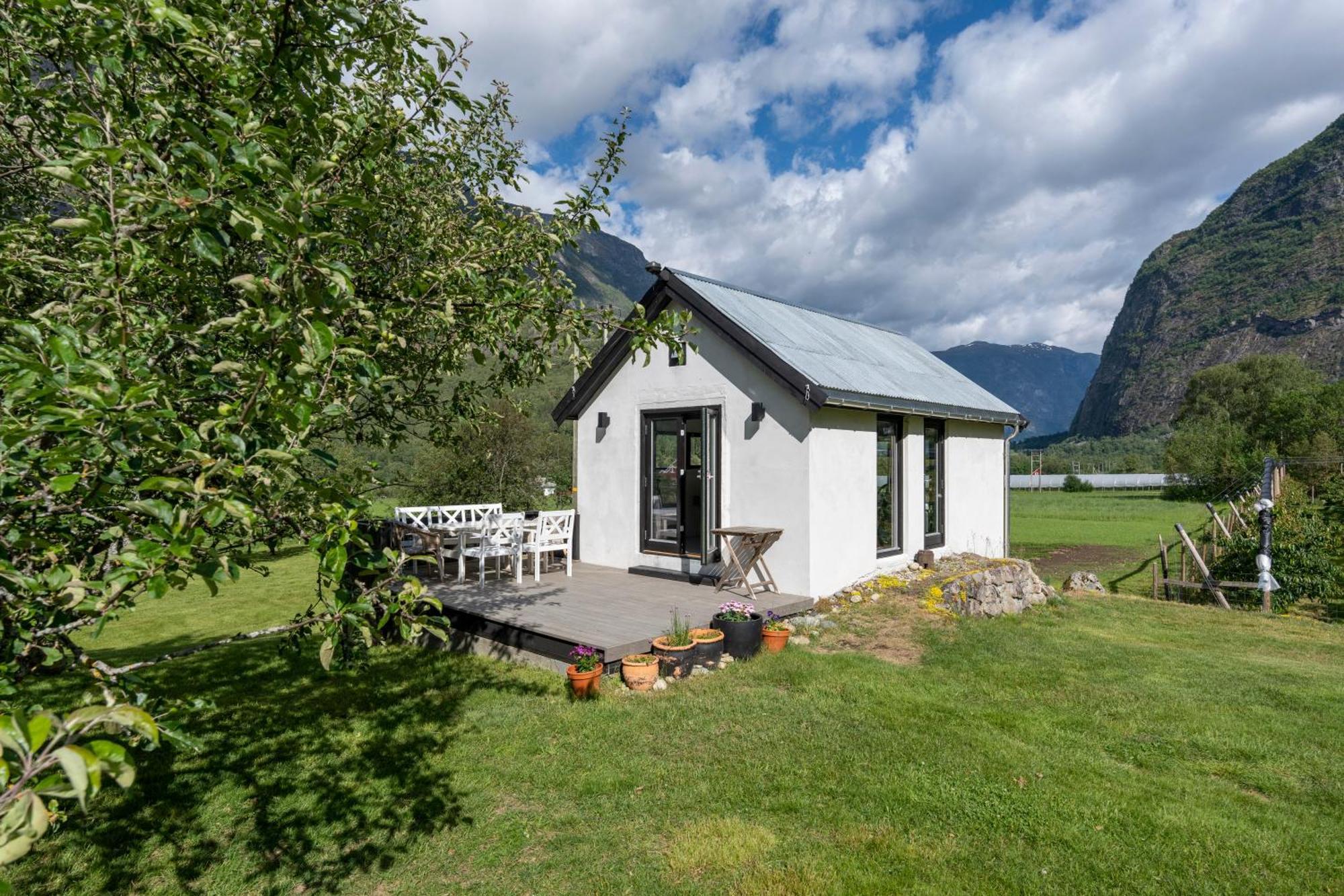 Holiday home Jordeplegarden - Part Of A Farm - Two Buildings - Close To Flam