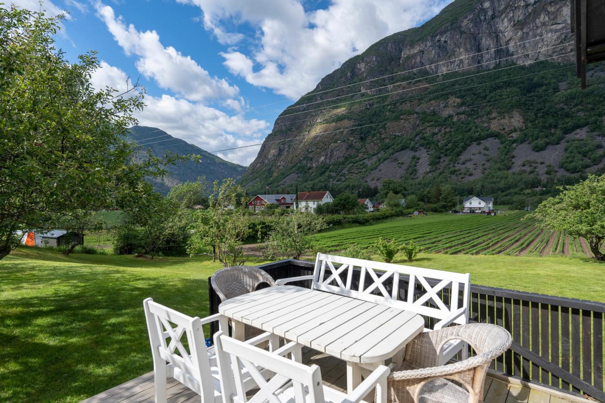 Jordeplegarden - Part Of A Farm - Two Buildings - Close To Flam *