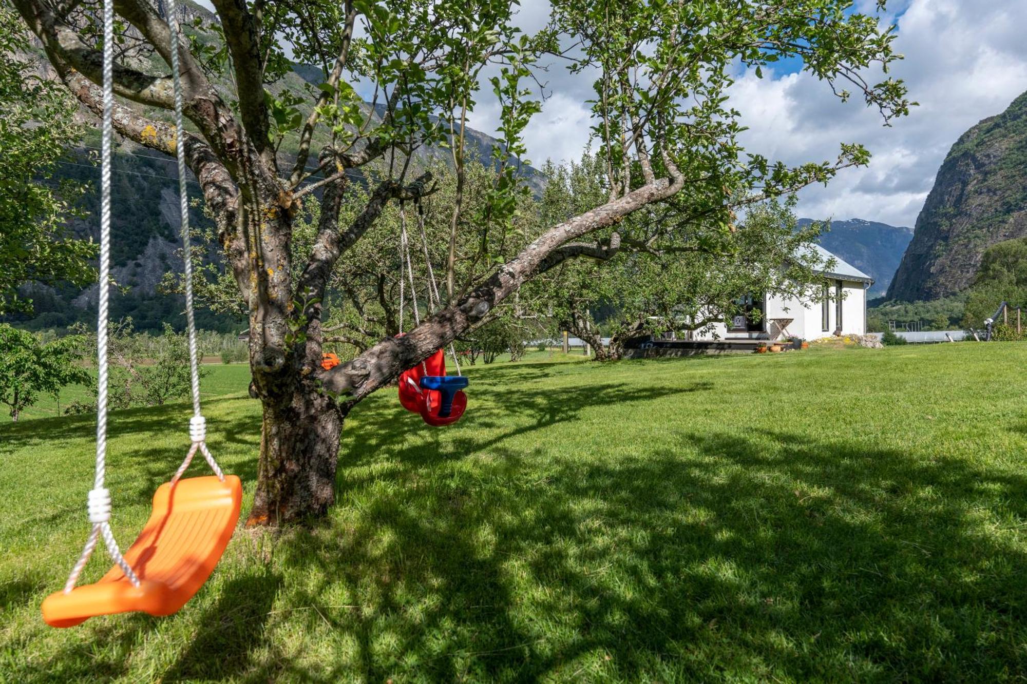 Jordeplegarden - Part Of A Farm - Two Buildings - Close To Flam * Laerdalsoyri