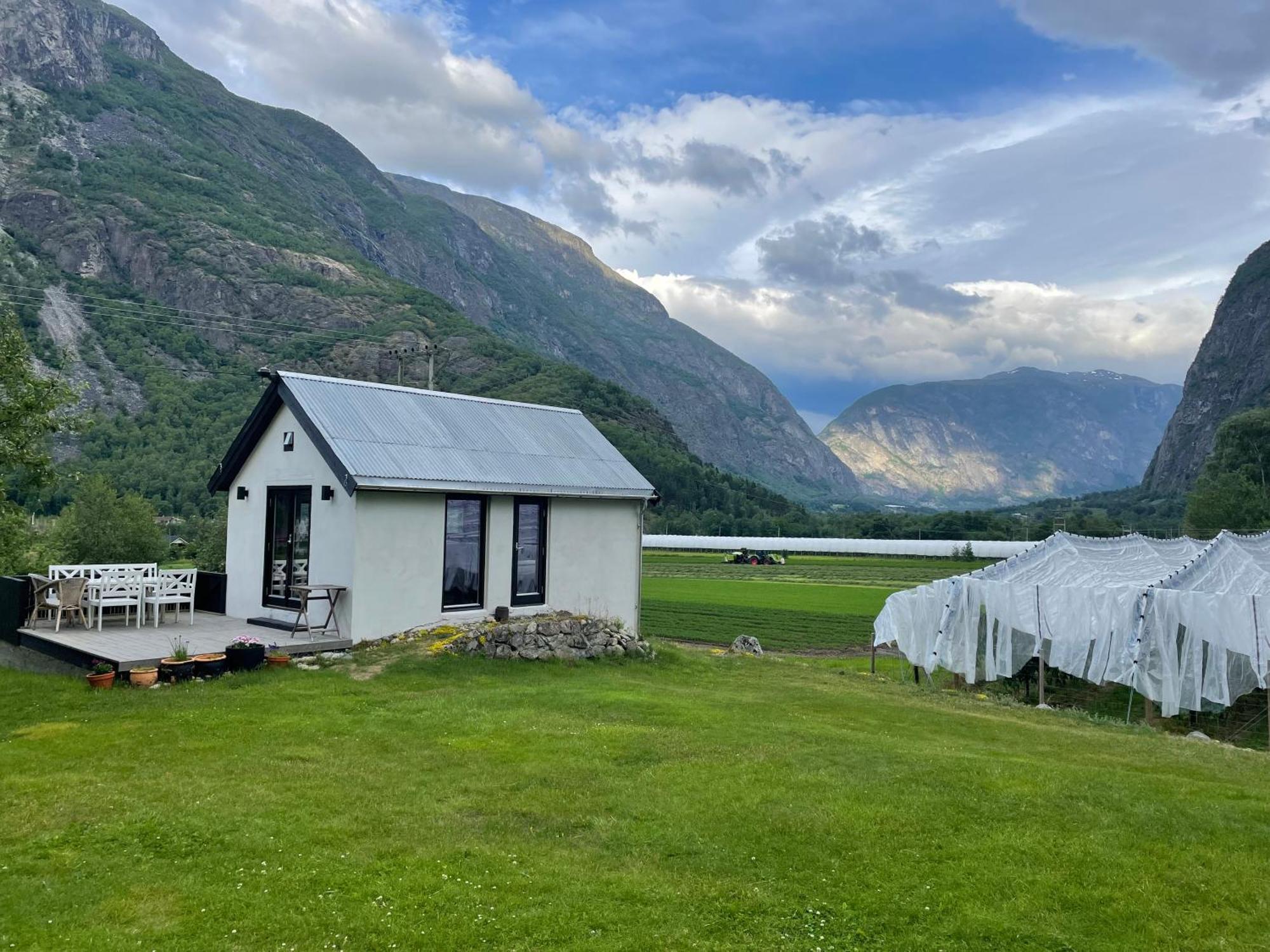 Holiday home Jordeplegarden - Part Of A Farm - Two Buildings - Close To Flam *